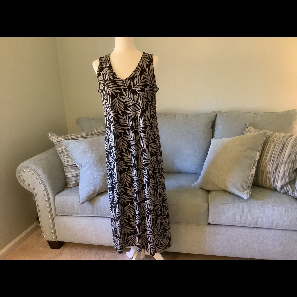 J.Jill v-neck, sleeveless midi dress